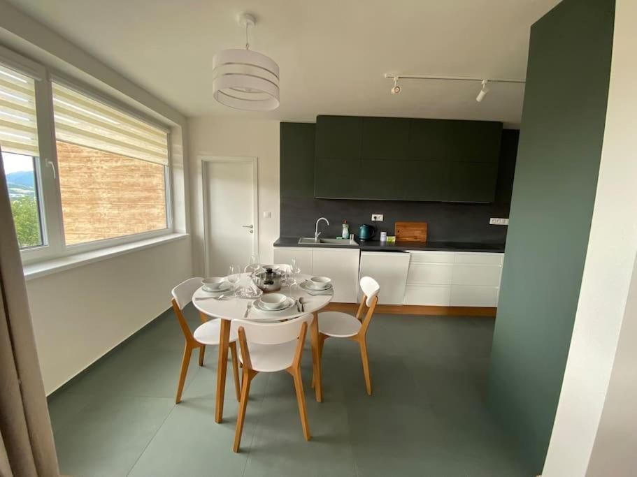 New Flat With A Mountain View, Garage Parking Apartment Banska Bystrica Ngoại thất bức ảnh