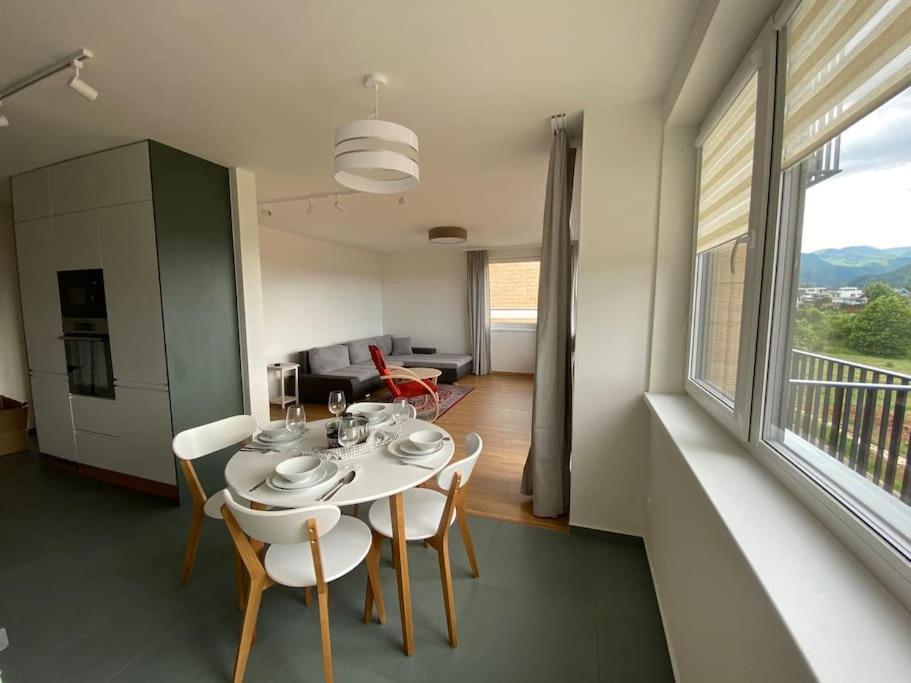 New Flat With A Mountain View, Garage Parking Apartment Banska Bystrica Ngoại thất bức ảnh