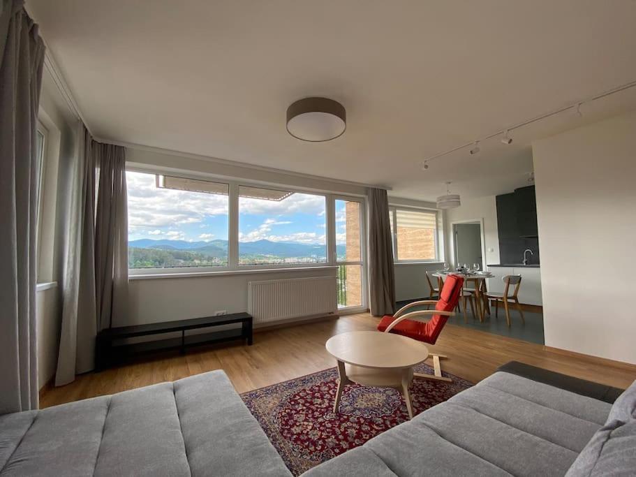 New Flat With A Mountain View, Garage Parking Apartment Banska Bystrica Ngoại thất bức ảnh