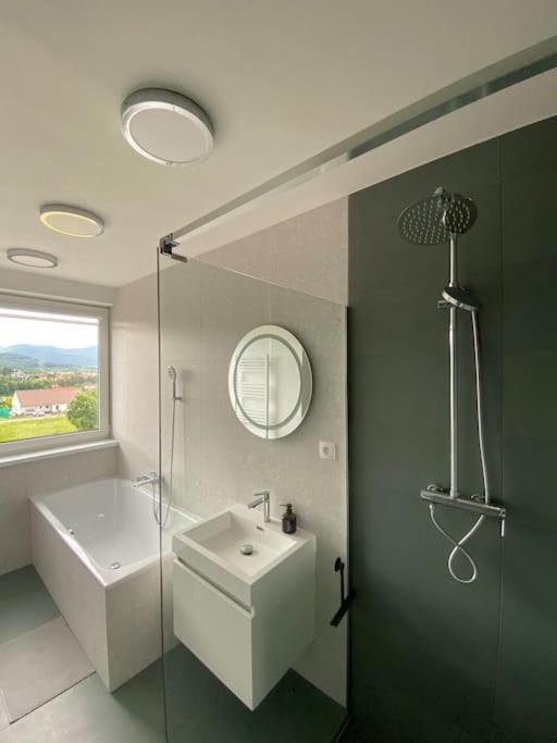 New Flat With A Mountain View, Garage Parking Apartment Banska Bystrica Ngoại thất bức ảnh