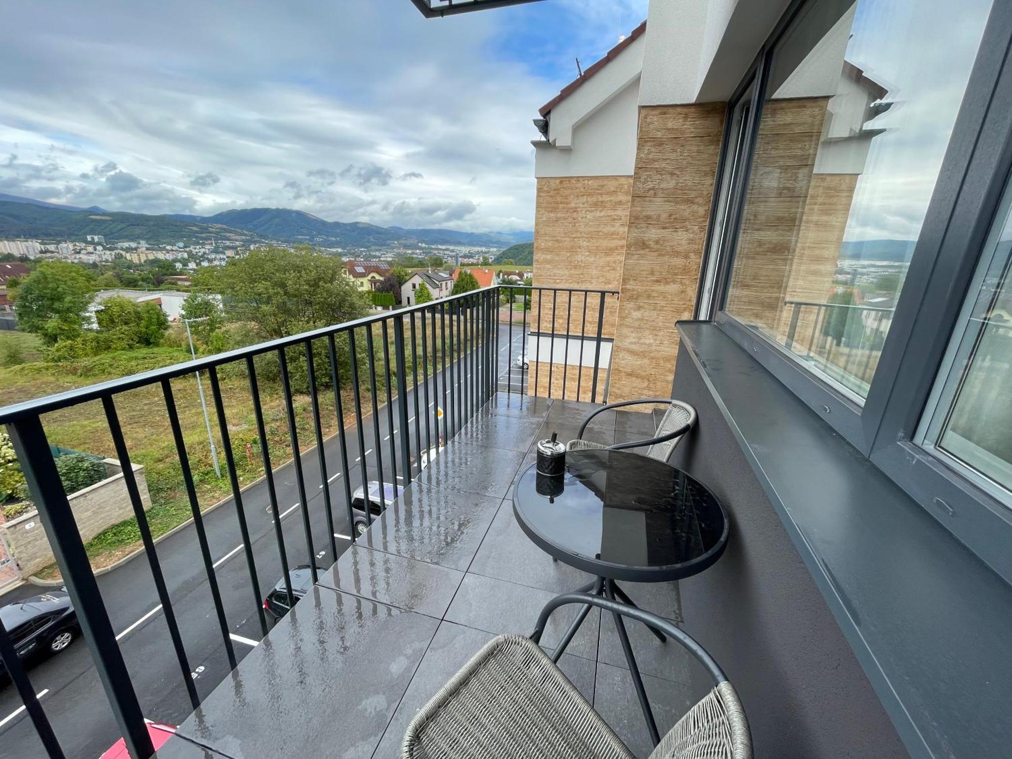 New Flat With A Mountain View, Garage Parking Apartment Banska Bystrica Ngoại thất bức ảnh